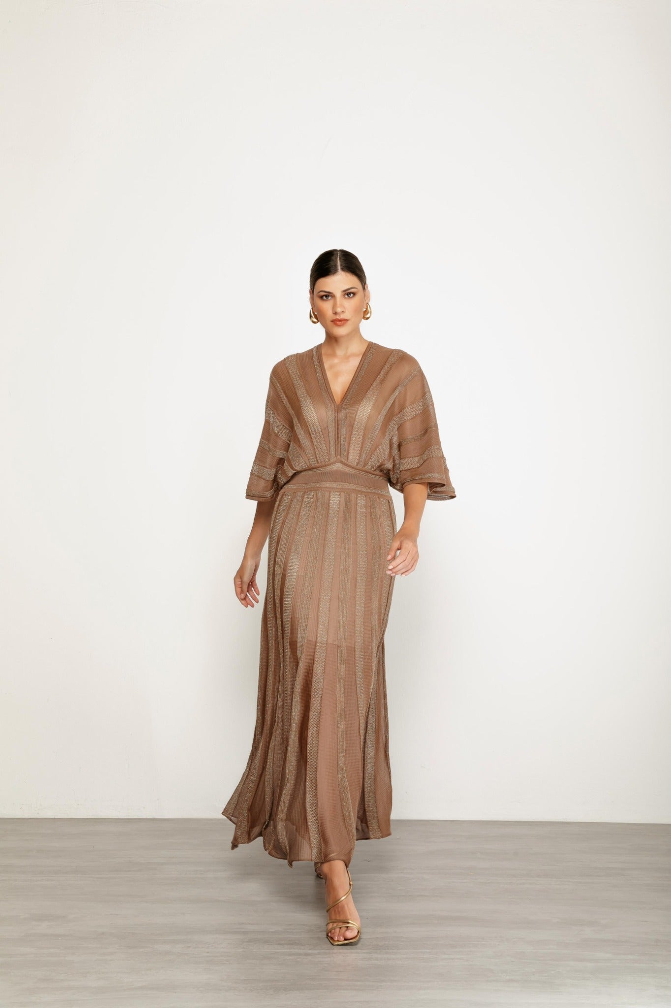 Vestido Longo Bronze Listrado em Trama Leve