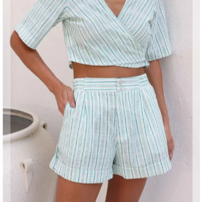 Conjunto Gregga Linho Listrado – Top Transpassado + Short Alfaiataria