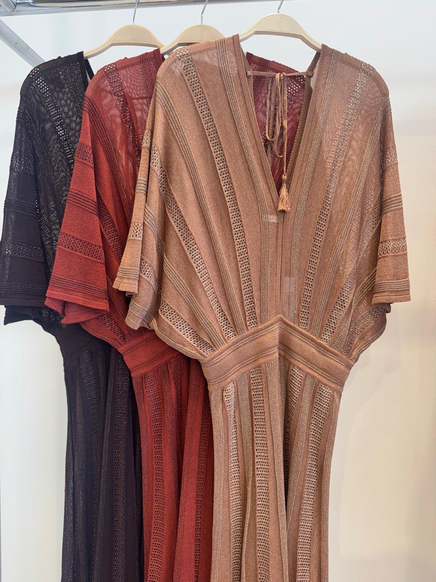 Vestido Longo Bronze Listrado em Trama Leve
