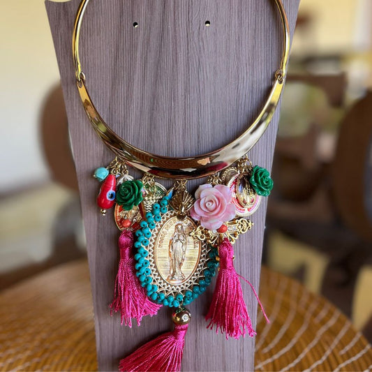 Colar Choker Medalhão